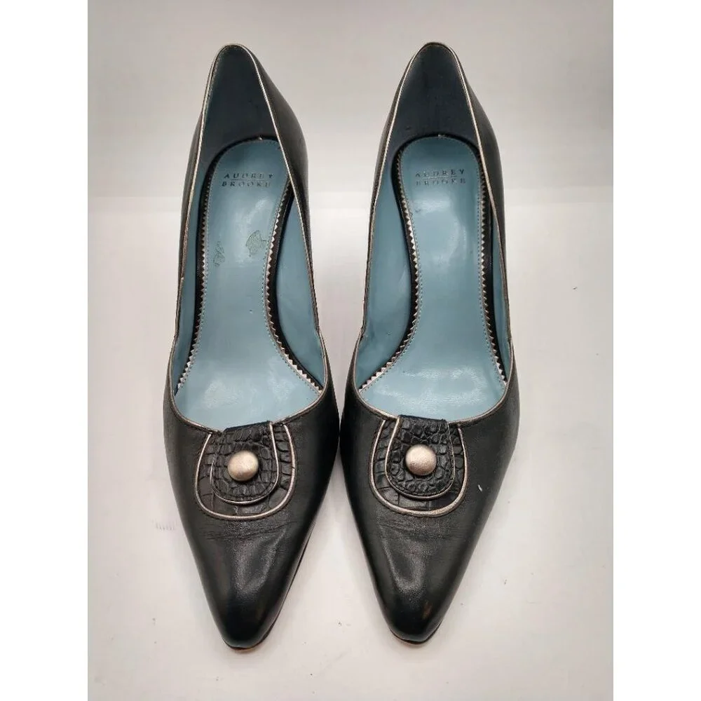 Audrey Brooke Womens Black Leather Heels Pointed Toe 7.5M With Button Detail